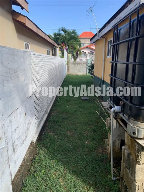 House For Sale: RHYNE PARK VILLAGE ST JAM, .